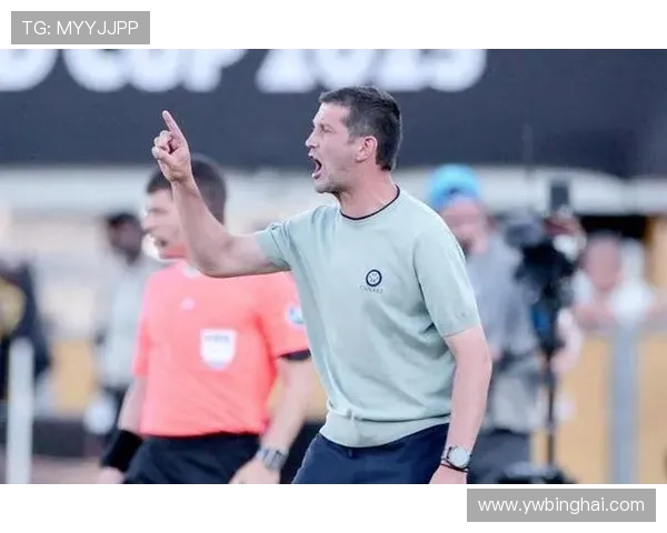 国米客场0比0科莫 小法齐沃深蹲亮相